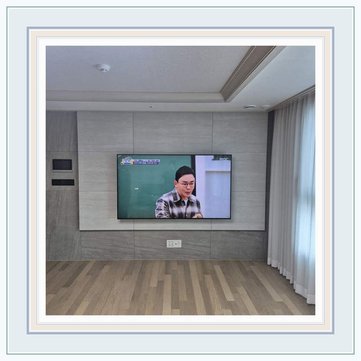 인천 송도 연수 스탠드티비 벽으로 이동 관련 설치 참고 사진 1 · 불필요하게 늘어지는 케이블을 막는 동선과 고정 위치